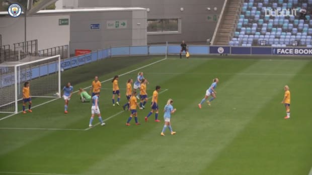 Sam Mewis enjoys memorable debut for Man City women